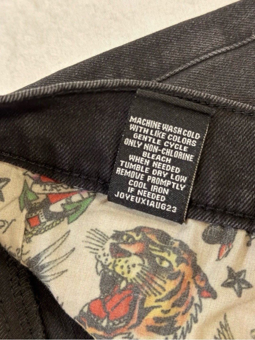 Ed Hardy Black Skinny Jeans with White Script & Skull Accent - Picture 4 of 6